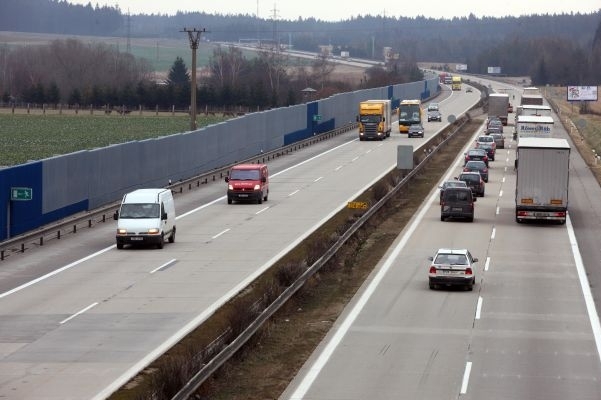 Zavedení mýtného pro osobní auta by státu vyneslo až 12 miliard korun.