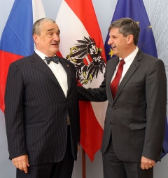 Ministr zahraničí Spindelegger a jeho protějšek Schwarzenberg.