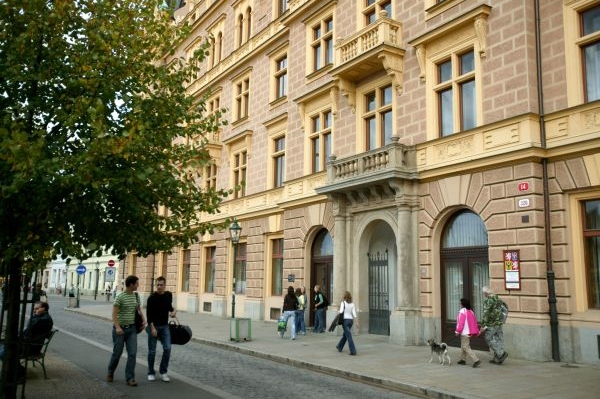 Plzeňská fakulta bude trestat provinilé studenty. Plzeňská fakulta bude trestat provinilé studenty.