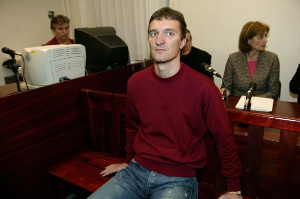 Na Tomáše Pitra je vydán mezinárodní zatykač.