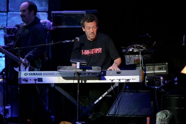 Hugh Laurie je stejně nadšeným muzikantem jako hercem.