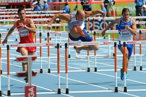 Petr Svoboda (uprostřed) zvládl rozběh v čase 13:50.