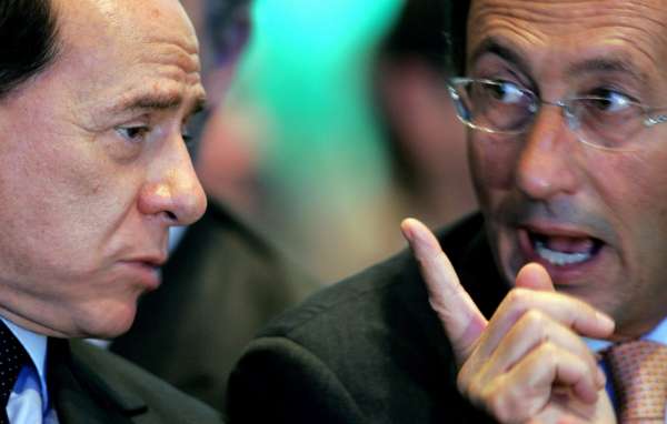 Berlusconi (vlevo) a Fini.