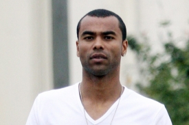 Ashley Cole chce opustit Chelsea a jít do Realu.