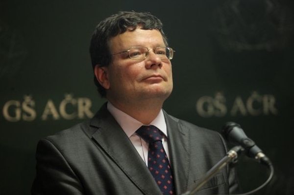 Ministr obrany Alexandr Vondra chce místo radaru středisko obrany. Ministr obrany Alexandr Vondra chce místo radaru středisko obrany.