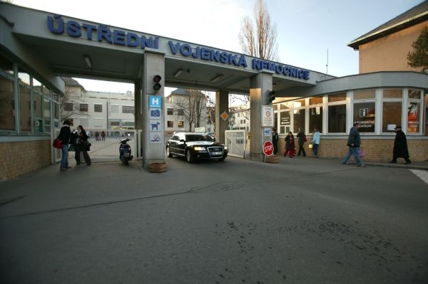 Ústřední vojenská nemocnice v Praze Střešovicích.