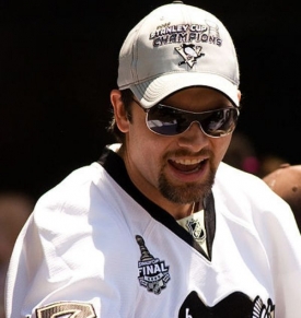 Petr Sýkora při oslavách zisku Stanley Cupu. Teď je bez angažmá.