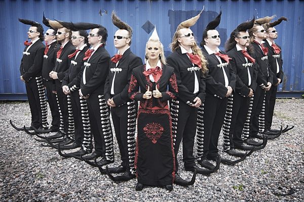 Leningrad Cowboys nejen excentricky vypadají, ale i hrají.