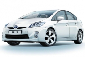 Hybridní Toyota Prius jezdí úsporně, tudíž i ekologicky.