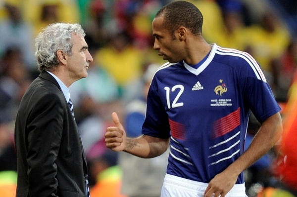 Thierry Henry s bývalým koučem Francie Raymondem Domenechem.