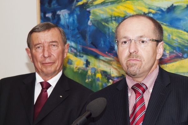 Ministr zemědělství Leoš Heger (vlevo).
