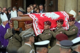 Prezidenta prý pohřbili s rukou jednoho z generálů.