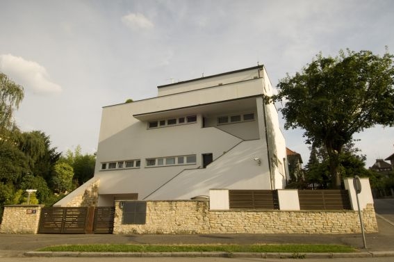 Vila Ladronka, oficiální sídlo předsedy Poslanecké sněmovny.
