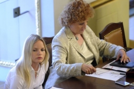 Místopředsedkyně sněmovny Kateřina Klasnová (vlevo) a Vlasta Parkanová.