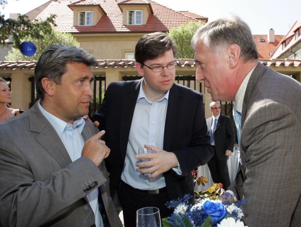 Jiří Pospíšil (uprostřed) utratil za večírky téměř čtvrt milionu. 