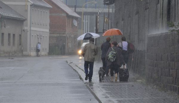 Noční deště zvedají hladiny řek po celé České republice.