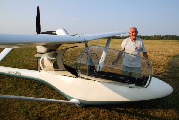 Na Vsetínsku spadlo letadlo utralight, pilot je zraněn.