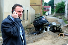Petr Nečas se byl na následky velké vody podívat v Chrastavě.