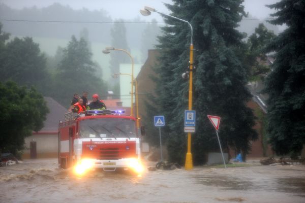 Průměrně víkendové vysílání zhlédlo 209 tisíc dospělých diváků.