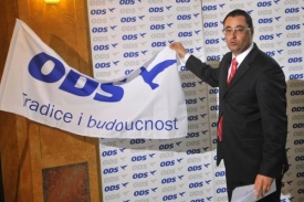 Předseda pražské ODS Boris Šťastný představil lídry a prapor.