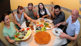 Restaurace má nabídnout nejen tradiční pokrmy, ale také atmosféru.