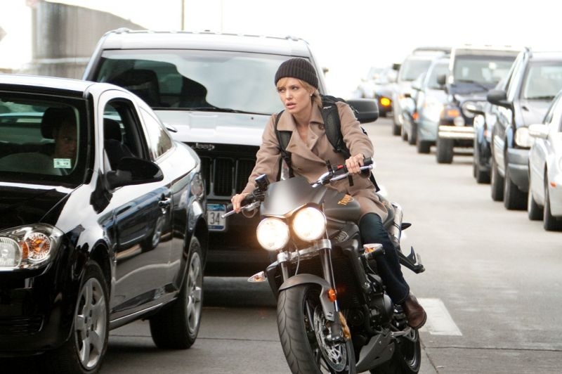 Angelina Jolie ve filmu Salt.