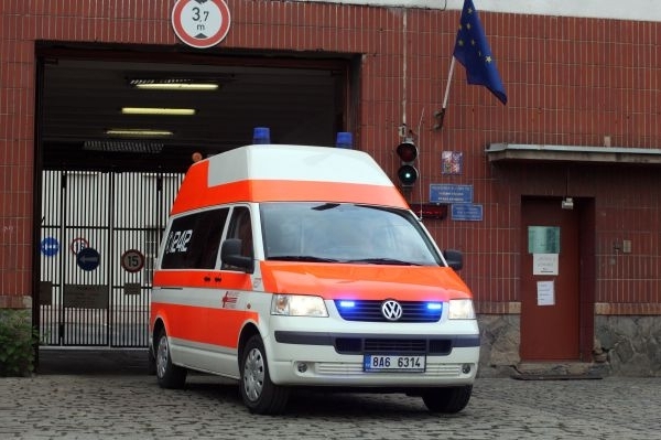 Sanitky na Pardubicku jezdí bez lékařů. Sanitky na Pardubicku jezdí bez lékařů.