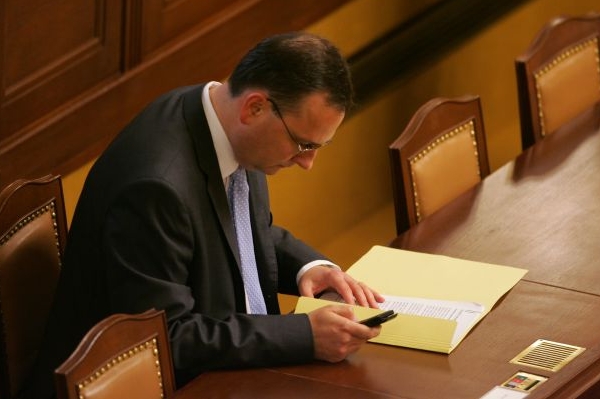Vláda Petra Nečase souhlasí se změnami v bodovém systému.