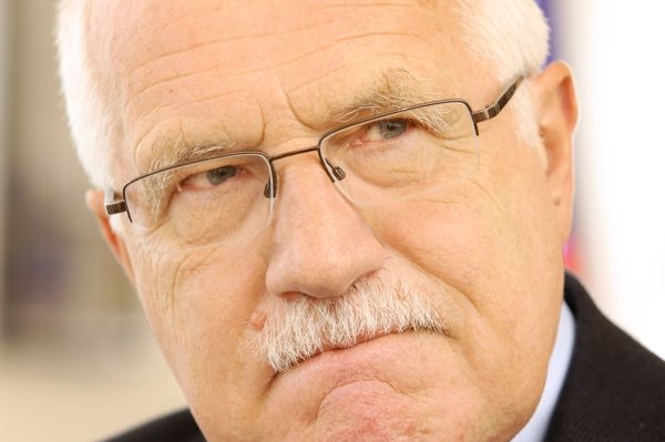 Prezident bude nejspíš nově danit svůj plat.