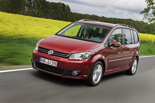 Inovovaný VW Touran přijde v září na český trh. 