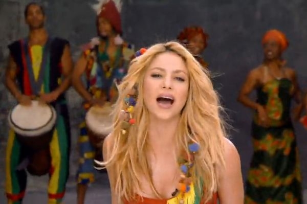 Shakira a její tribální tanec.
