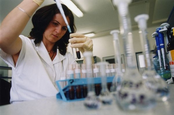 Šéfové farmaceutických firem si loni platově polepšili.