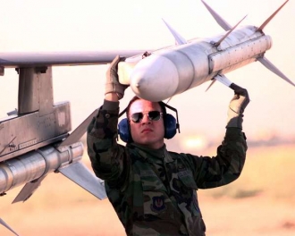Další rakety a bomby na Irák.