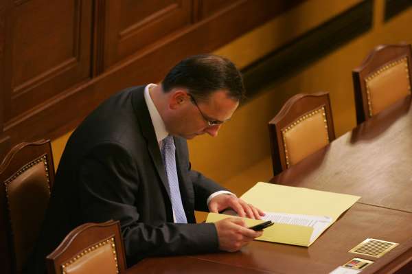 Vláda premiéra Petra Nečase chystá atentát na &quot;stavebko&quot;.