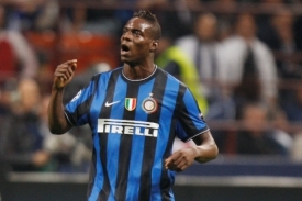 Mario Balotelli posílí Manchester City. Mario Balotelli posílí Manchester City.