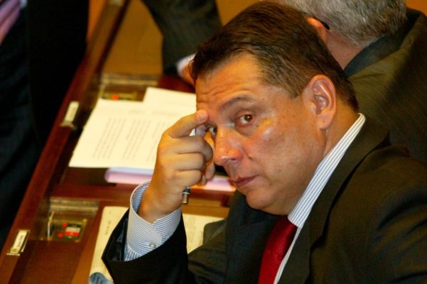 Jiří Paroubek se chystá univerzitu.