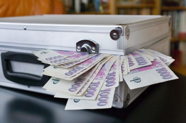 Za externí advokáty zaplatí ústav třikrát tolik než za vlastní lidi.