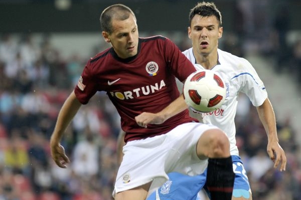 Marek Matějovský (vlevo) dostal tři zápasy. 