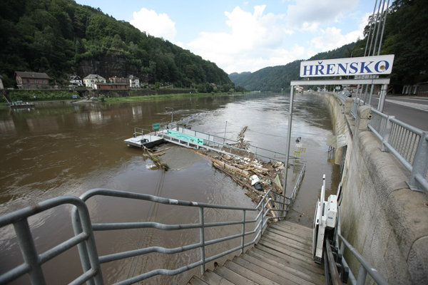 Hladina řeky Kamenice v Hřensku opět nebezpečně stoupla.
