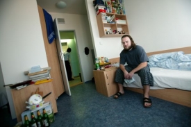 K vybavení pokojů většinou patří internet, zlepšuje se i kvalita jídla.