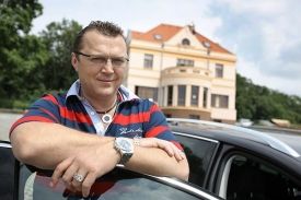 Firma Jana Kočky bude uklízet Prahu.