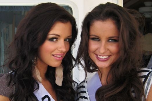 Jitka Válková a Miss Francie (vpravo).