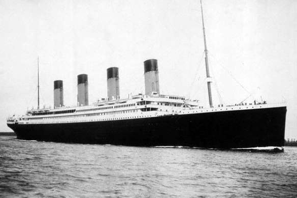 Titanic vyplouvá na svou první a poslední plavbu.