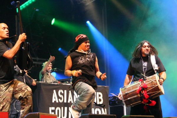 Asian Dub Foundation zahrají hned první večer festivalu. Asian Dub Foundation zahrají hned první večer festivalu.
