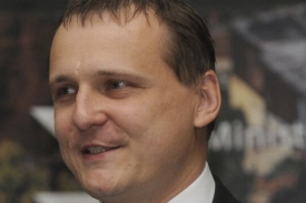 Protesty jsou namířeny proti ministru Vítu Bártovi.
