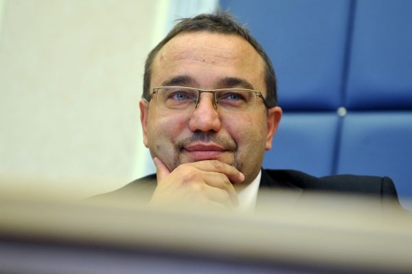 Ministr Dobeš má státní maturitu mezi svými prioritami. Ministr Dobeš má státní maturitu mezi svými prioritami.