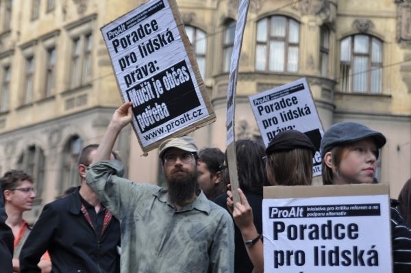 Proti novému poradci Petra Nečase se v Praze demonstrovalo.
