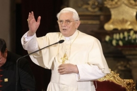 Papež Benedikt XVI. navštívil Česko v roce 2009.