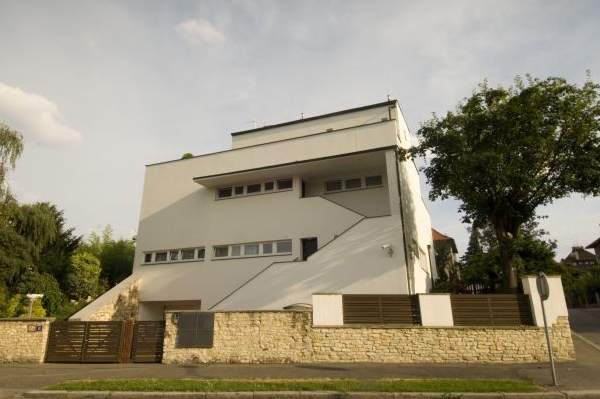 Sněmovní vila Ladronka se nevyužívá.
