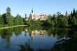 Průhonický park leží v členitém údolí potoka Botiče, které doplňují četné rybníky.